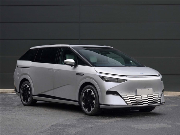 有史以来最特别的纯电MPV 小鹏X9真容曝光：确实很怪