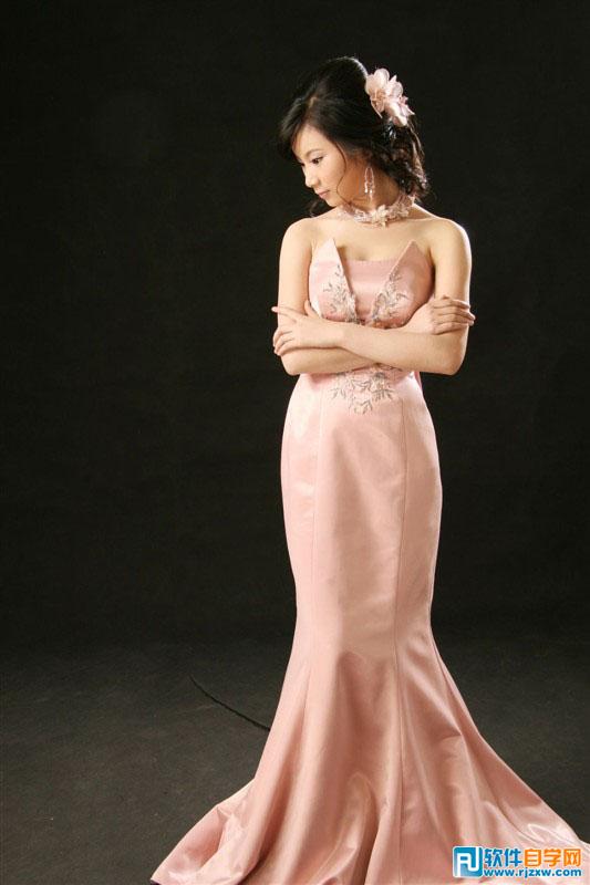 PS处理美女照片上的艳丽古典背景