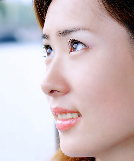 用PS给美女照片美白过程