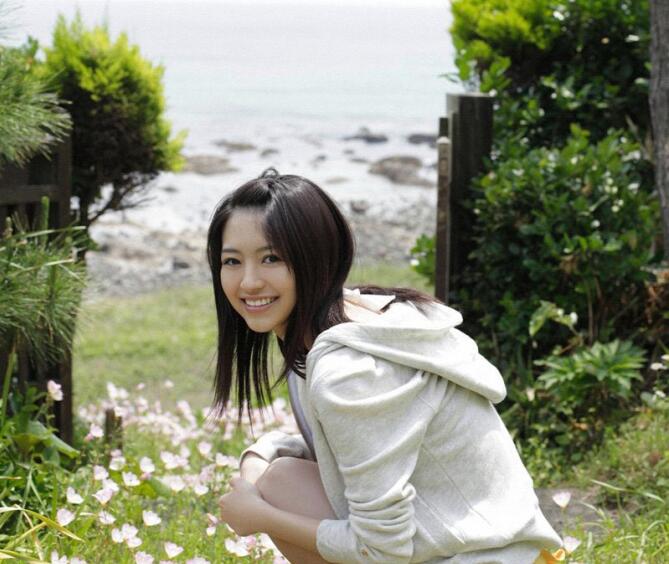 PhotoShop制作的偏粉色人物图片