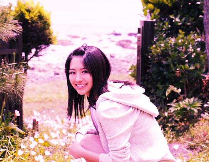 PhotoShop制作的偏粉色人物图片