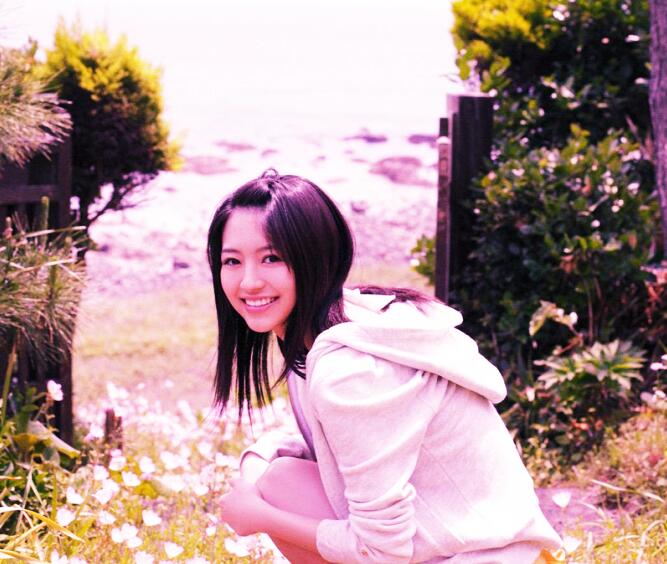 PhotoShop制作的偏粉色人物图片