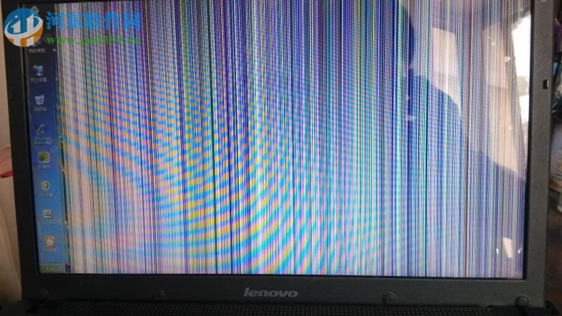 电脑屏幕出现条纹的原因分析及解决方法